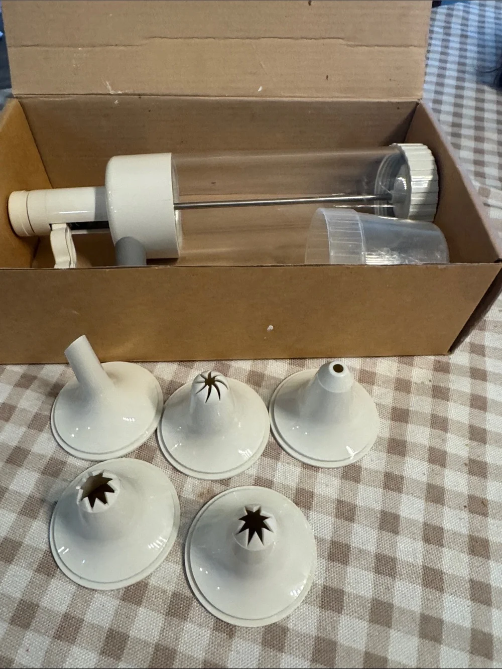 The Pampered Chef Easy Accent Decorator - Brown and White